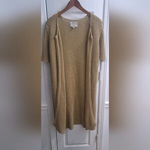 A beautiful heavy knitted "Lucky Brand" long short sleeve cardigan. No tears!